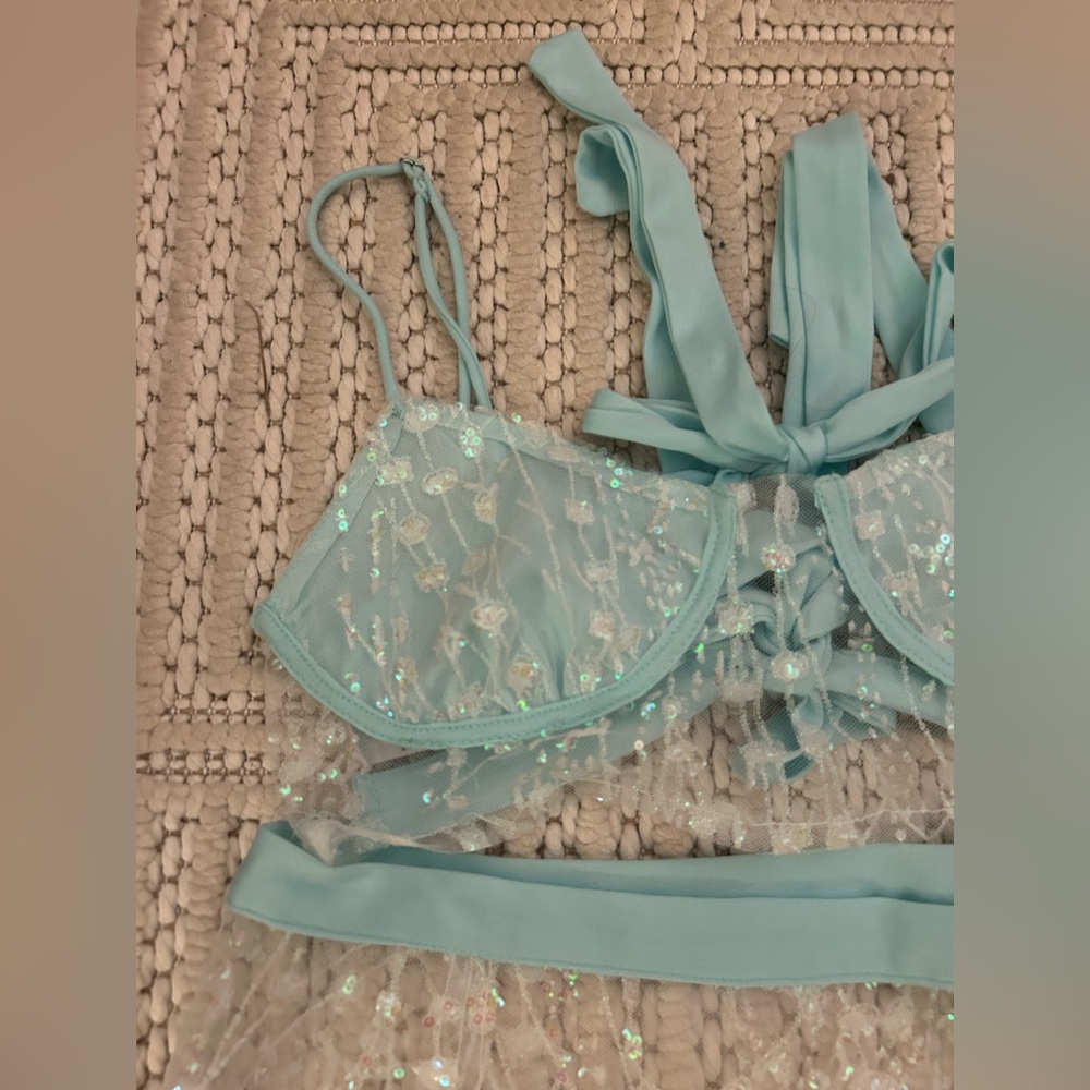 Lucy in the Sky Women’s S Blue White Festival Inspired Sequined Bra & Skirt Set - Picture 3 of 13